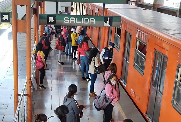 Detienen circulación de Línea B para rescatar a perrito