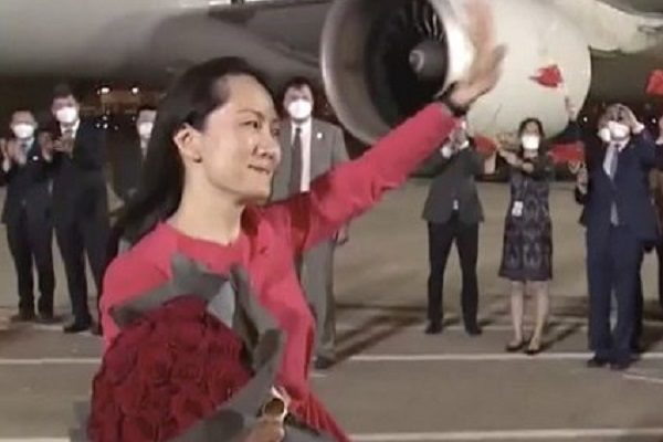 En medio de ovaciones, directora de Huawei llega a China tras ser liberada