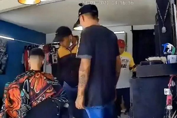 “Otra vez yo”, dice asaltante reincidente al llegar a negocio en Tultepec #VIDEO