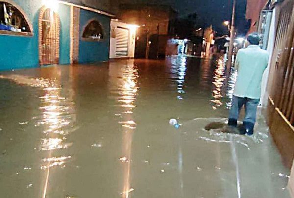 Lluvias provocan inundaciones y dejan afectaciones en zonas de CDMX