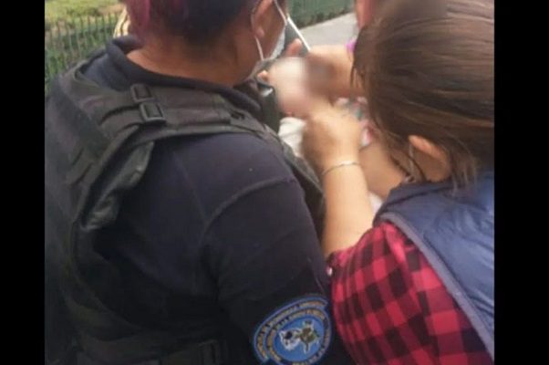 Mujer policía reanima a bebé que no podía respirar, en la Cuauhtémoc