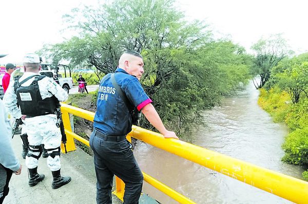 Buscan a niño de 9 años arrastrado por cauce durante una tormenta en León