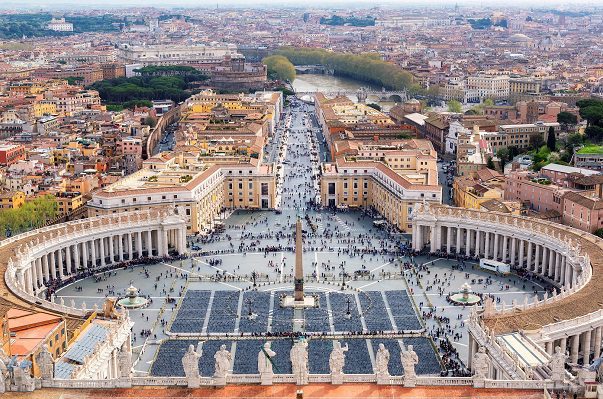 Vaticano quitará el sueldo a empleados que no presenten certificado Covid
