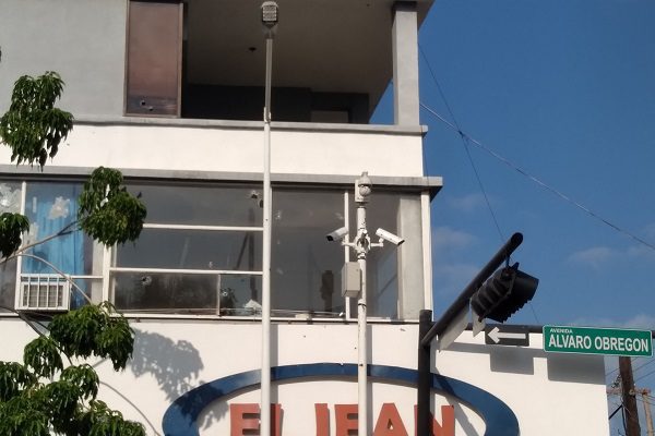 Grupos armados balean cámaras de videovigilancia en calles de Culiacán #VIDEO