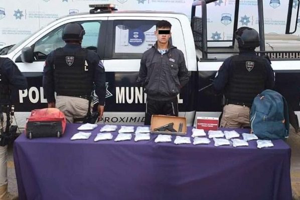 Cae en Puebla joven de 20 años con 19 armas; se dirigía a CDMX
