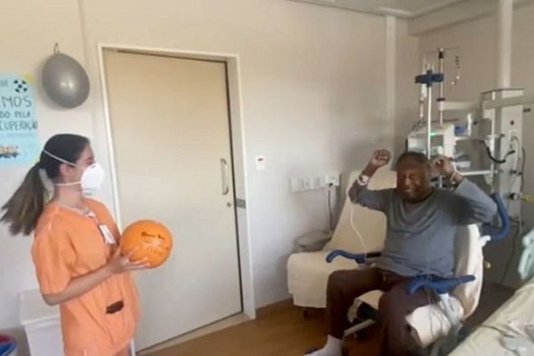 Pelé saldrá del hospital tras operación de colon, anuncia su hija