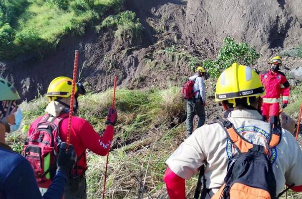 Localizan cuerpo de enfermera que fue sepultada tras derrumbe en Jalisco