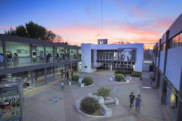 "Si no saben cocinar, para qué se casan", dice maestro de la UAA sobre feminicidio