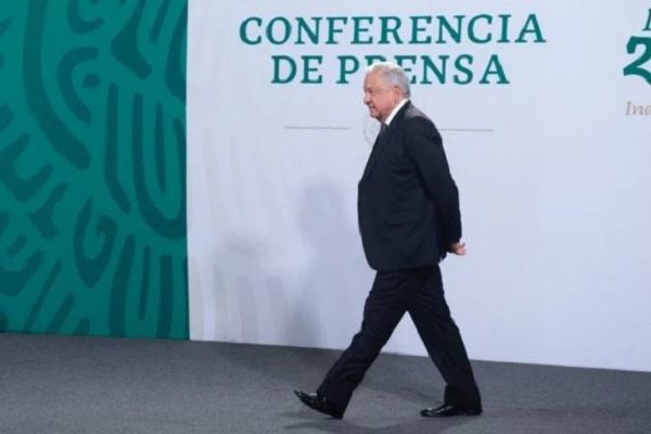 AMLO denuncia gasto de gobiernos estatales y municipales en “cosas superfluas”