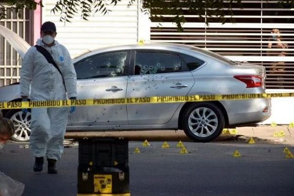 Dejan cuatro cuerpos fuera de oficina de alcalde electo de Iguala