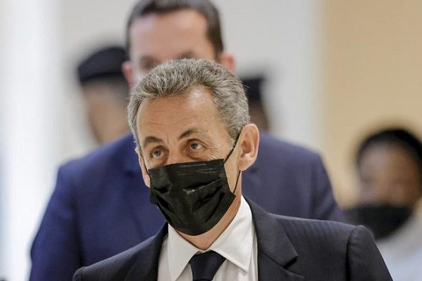 Condenan a Nicolas Sarkozy a un año de cárcel por financiación ilegal