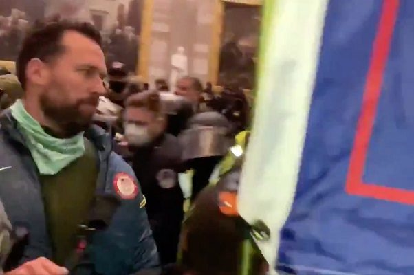 Medallista olímpico de EE.UU. aceptar haber participado en asalto al Capitolio