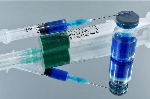 Comisiones del Senado avalan hasta 45 años de cárcel por alteren vacunas y pruebas de salud