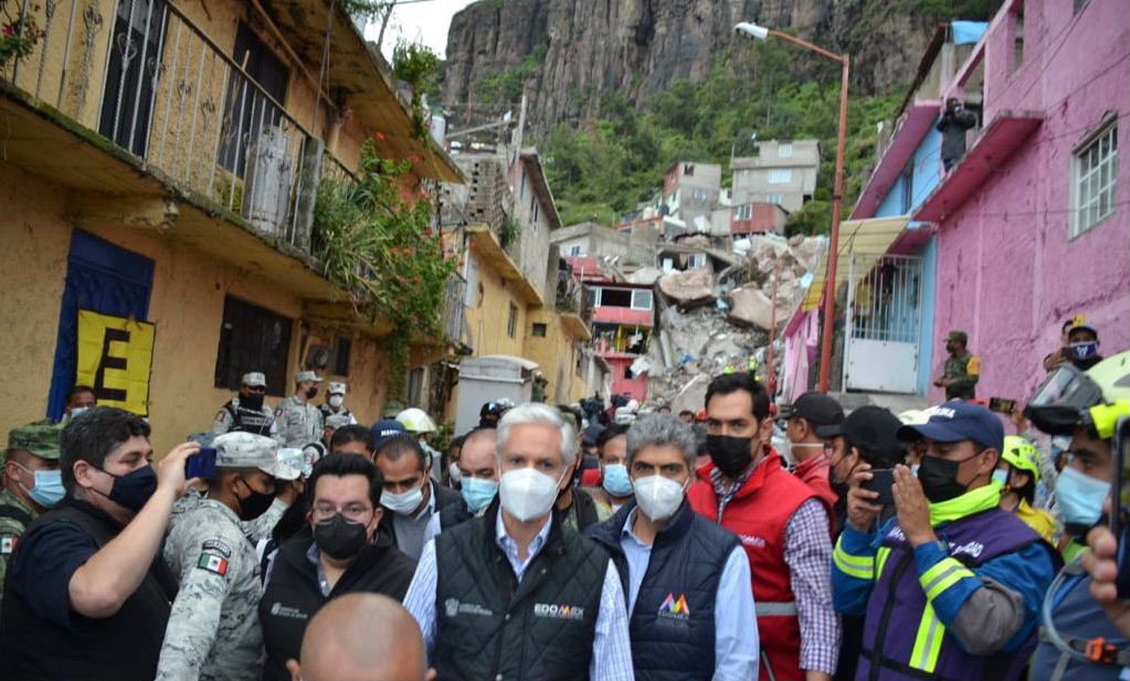 Alfredo Del Mazo llega a zona de derrumbe y asegura se debió al pasado sismo