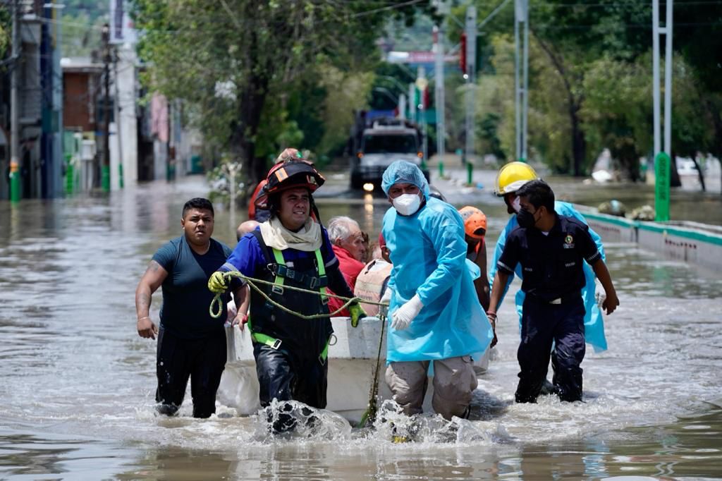 Trasladan a pacientes del IMSS inundado en Tula a Tepeji del Río y Tizayuca