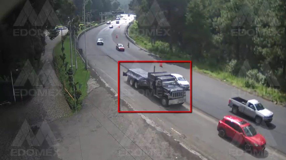 #VIDEO Tractocamión choca contra 6 vehículos en la México-Toluca