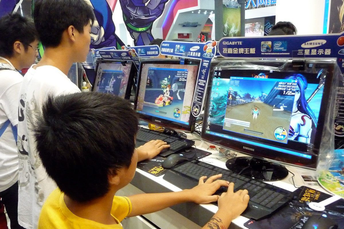 ¡Ahora con los videojuegos! China pide a creadores de videojuegos no hacerlos 'adictivos' y prohibe personajes 'afeminados'