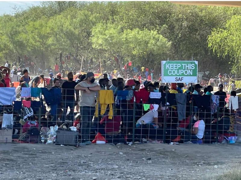 Activa Biden plan de deportación masiva ante crisis migratoria en Texas