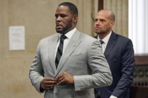 R. Kelly es declarado culpable por tráfico sexual