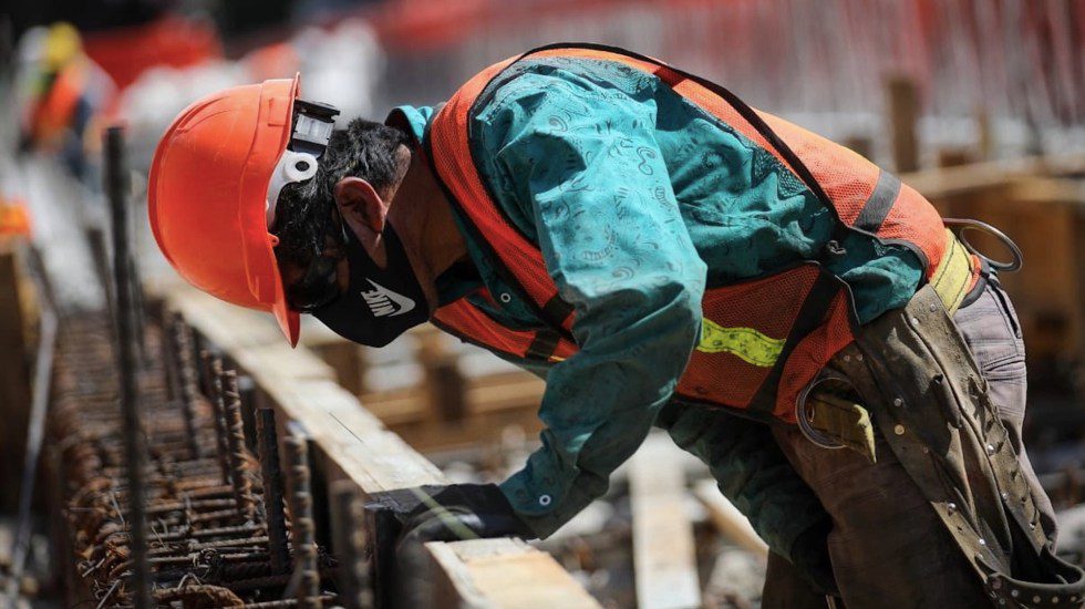 Empleo aumentó 0.6 por ciento en agosto; se crearon 128 mil trabajos