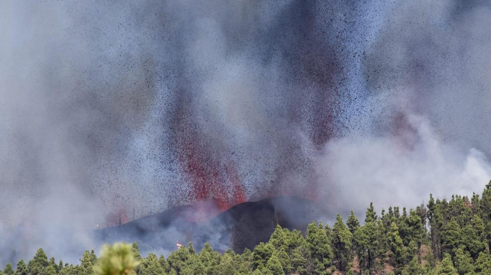 Volcán de Cumbre Vieja en La Palma hace erupción #VIDEOS
