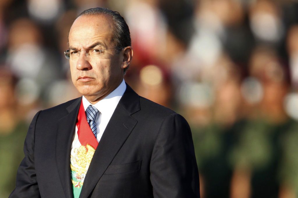 “Hipocresía”: Felipe Calderón critica a la 4T por vacunar a Siervos de la Nación en vez de a menores de edad