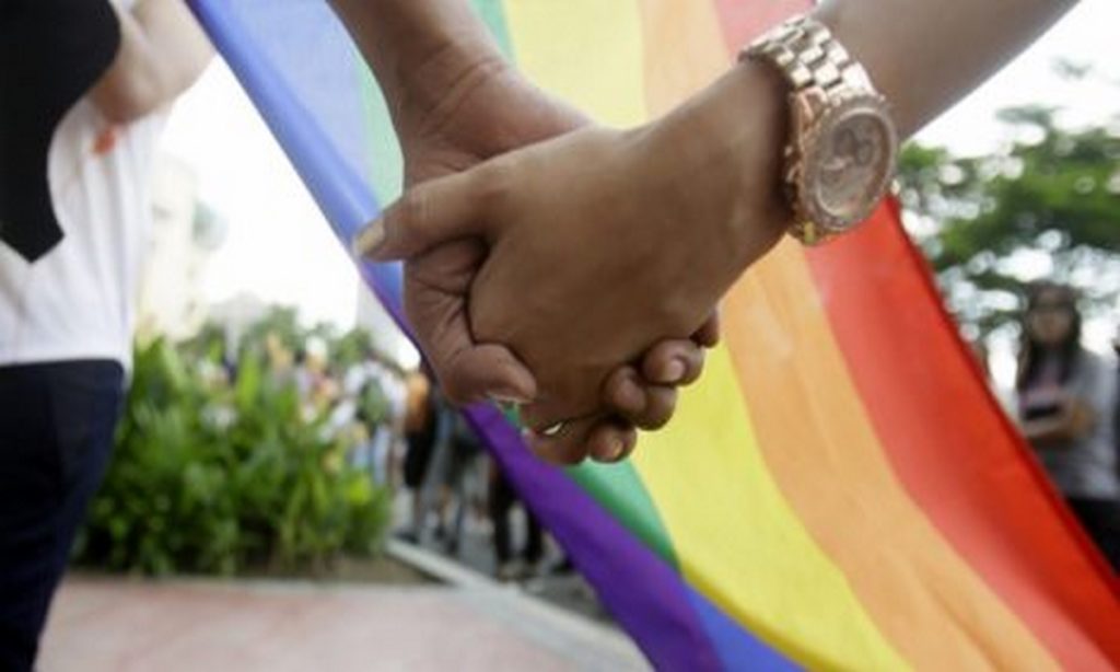 Papa apoya leyes civiles para parejas homosexuales, pero no matrimonio