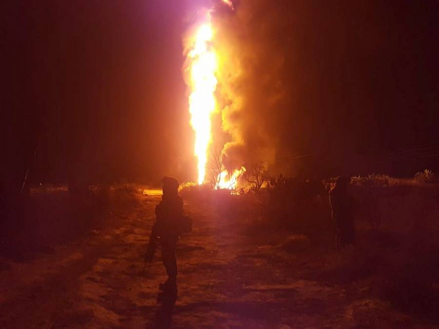 Se registra incendio en toma clandestina de Pemex en Acolman
