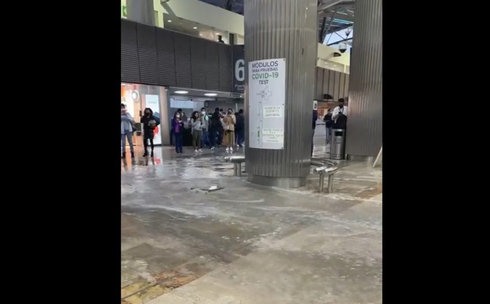Aeropuerto de la CDMX se inunda tras fuertes lluvias #VIDEOS