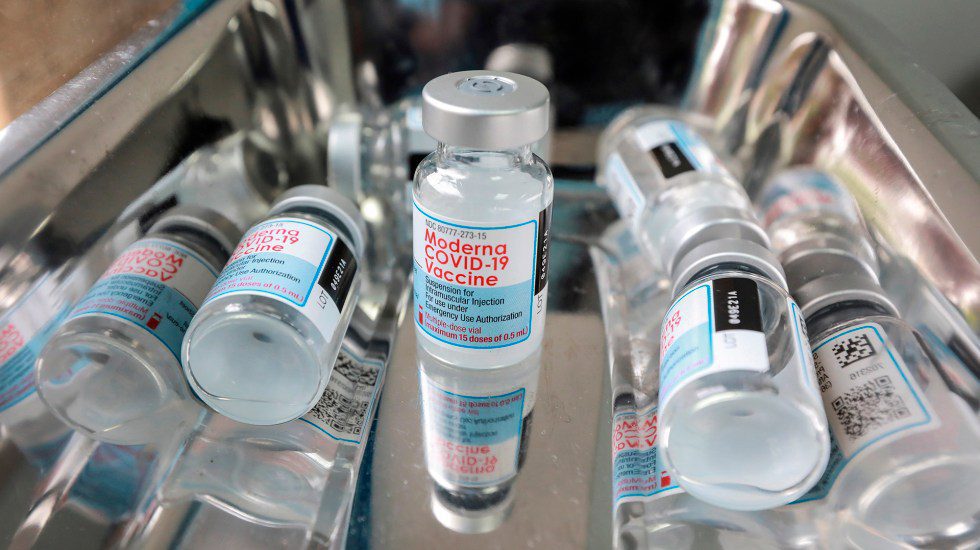 Moderna desarrolla vacuna que combina refuerzos contra COVID-19 y gripe