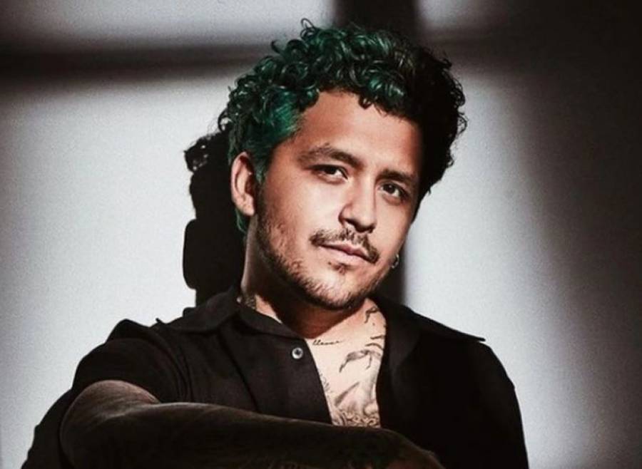 Denuncian a Christian Nodal por comprar un mono araña