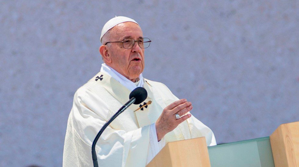 Papa Francisco reconoce que a la Iglesia le “asusta acompañar a gente con diversidad sexual”