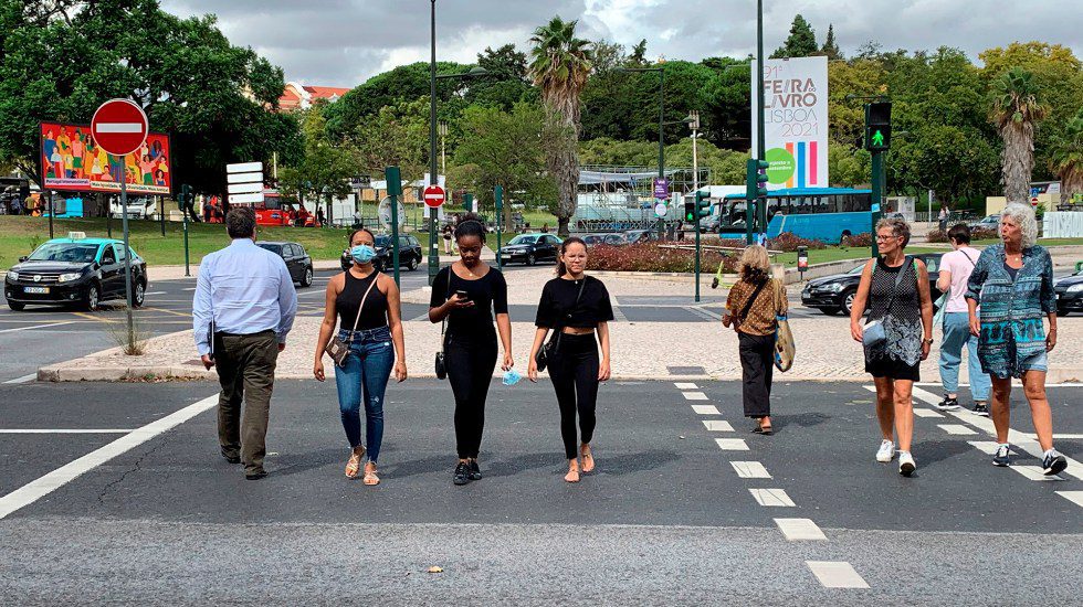 Se posiciona Portugal como líder de vacunación mundial con 80 % de inmunizaciones totales