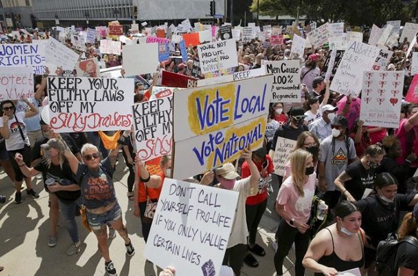 Miles de mujeres marcharon en Estados Unidos por el derecho al aborto