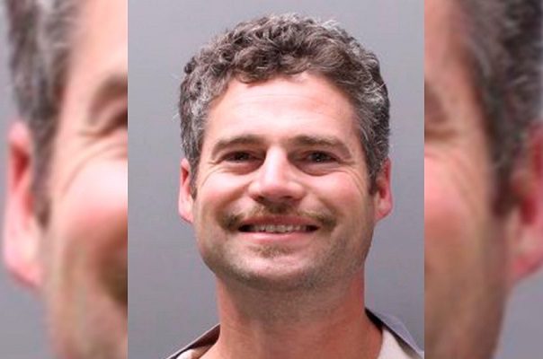 A batazos y cuchilladas, hombre mata a tres compañeros de trabajo, en Florida