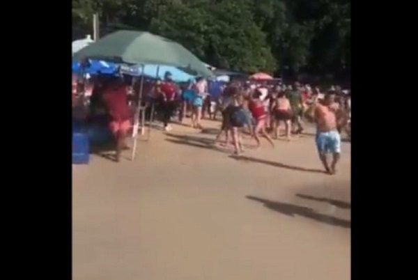Pelea entre turistas de CDMX y comerciantes en Acapulco deja heridos