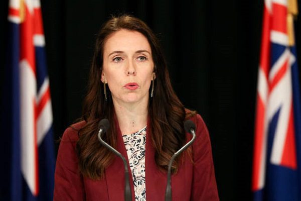 Nueva Zelanda abandona estrategia de "cero covid" y adelanta nuevas medidas