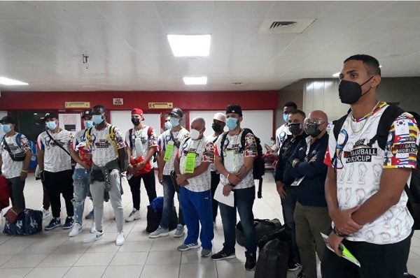 La selección cubana de beisbol regresa a La Habana con solo medio equipo