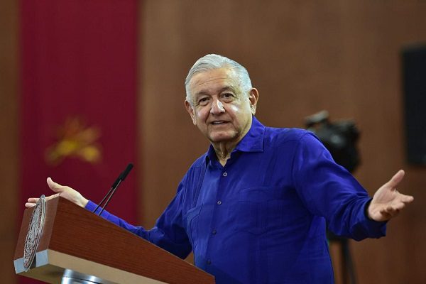 “Tengo mi ángel de la guarda, que es el pueblo de México", asegura AMLO portazo en Puebla