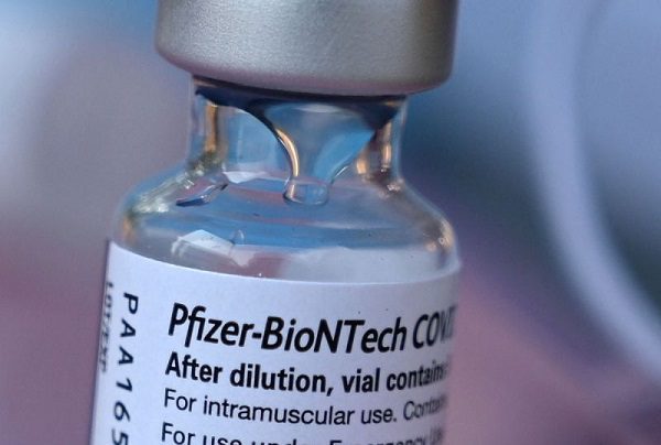 Tras 6 meses, cae hasta 47% efectividad de vacuna Pfizer
