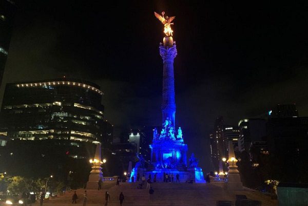 Tras dos años, retiran vallas al Ángel de la Independencia