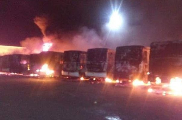 Incendio en SLP consume 18 autobuses del transporte público #VIDEOS