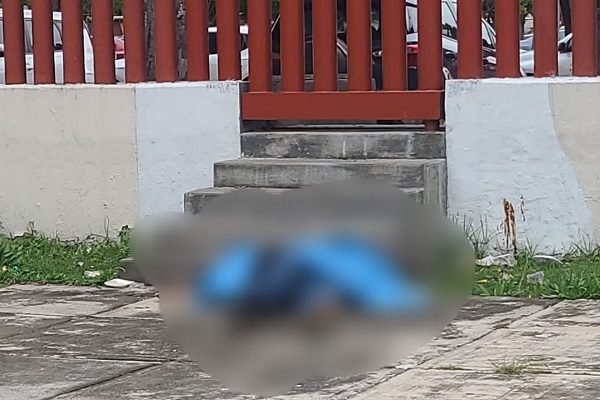 Localizan sin vida a hombre afuera del Metro Candelaria, en CDMX