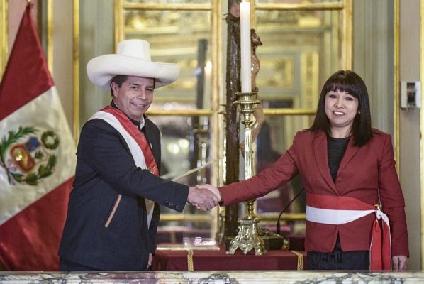 Toma juramento nuevo gabinete Pedro Castillo, presidente de Perú