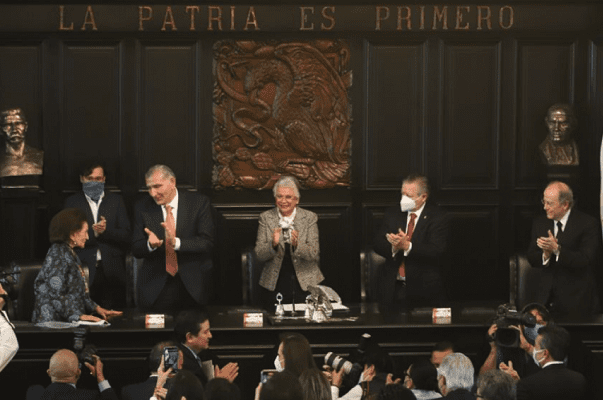 Entregan Medalla Belisario Domínguez a Ifigenia Martínez y Manuel Velasco Suárez