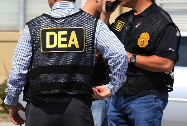 México estaría atrasando aprobación de visas para agentes de la DEA: CNN