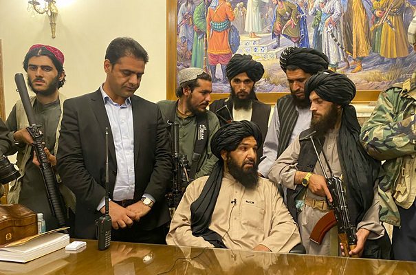 Rusia invita a talibanes a conversaciones internacionales