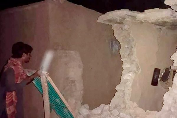 Al menos 20 muertos y más de 200 heridos tras sismo en Pakistán