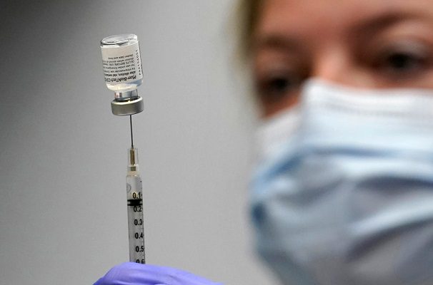 Pfizer solicita a la FDA uso de su vacuna a menores de 12 años