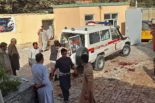 Al menos 50 muertos y 140 heridos tras explosión en mezquita de Afganistán
